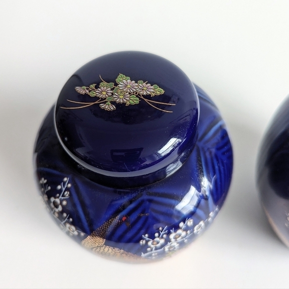 Set/ 2 Vintage Porcelain Cobalt Blue Lidded Ginger Jar Peacock Floral Vase - Picture 7 of 16